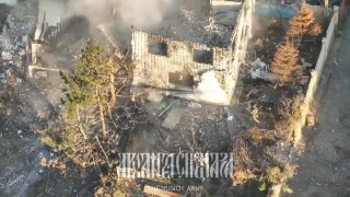 Российский солдат в одиночку уничтожил здание ВСУ, бросив в 