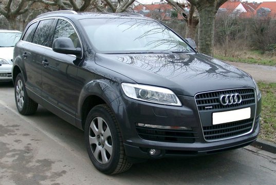 1200px-Audi Q7 front 20071212