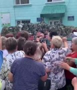 Жители Барановки Житомирской области штурмуют ТЦК