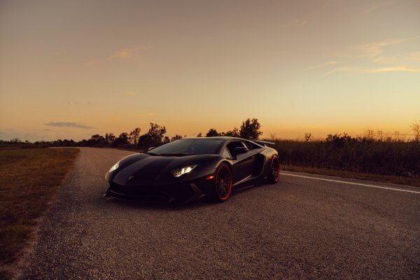 Lamborghini-aventador-sv-road