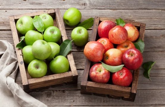 Depositphotos 200633132-stock-photo-ripe-green-red-apples-wo