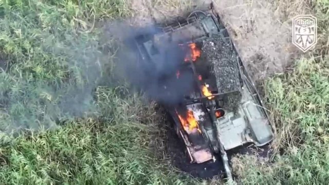 Боевики ВСУ уничтожили свой танк PT-91 FPV-дронами - Российс