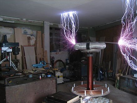 px-Spark from 4KVA Tesla Coil (1)