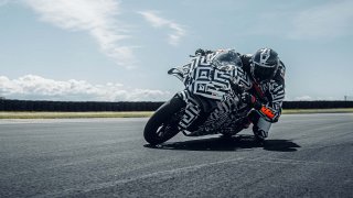 593032 my25 ktm-990-rc-r prototype action action action