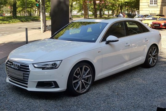 Audi A4 B9 Limousine 3.0 TDI quattro