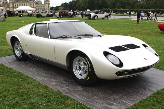 800px-Lamborghini miura coupé 1967 -aa