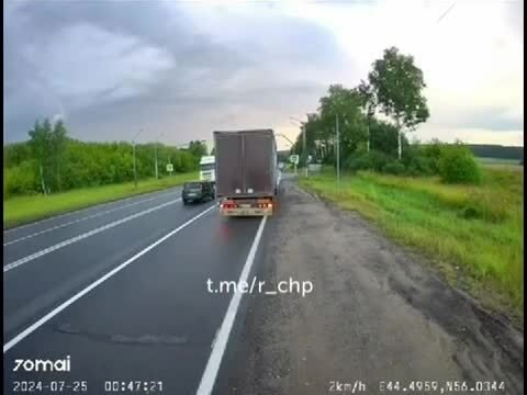 В Нижегородской области водитель фуры подрезал коллегу на