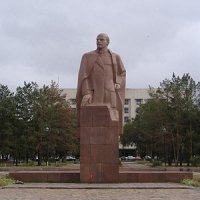 px-Statues of Lenin in Karaganda-