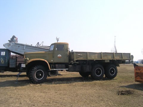 1280px-KrAZ-214 in Technical museum Togliatti