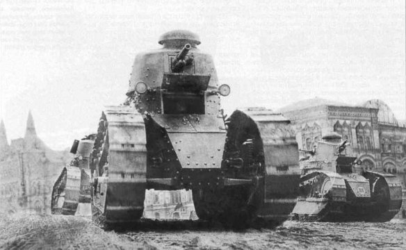 Renault FT-17 and Reno-russky on the Red Square