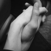 Black-and-white-hands-love-trust-Favim.com-3068517