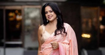 Sameera-reddy-exposes-the-dirty-side-of-bollywood-001-696x36