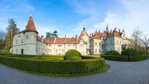 Ukrain-9-Schonborn-castle-e1490943913836