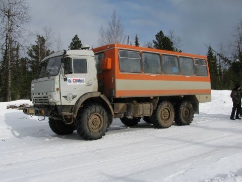 1280px-KamAZ-44108-based off-road bus in Krasnoyarsk Krai