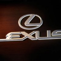 Эмблема Lexus