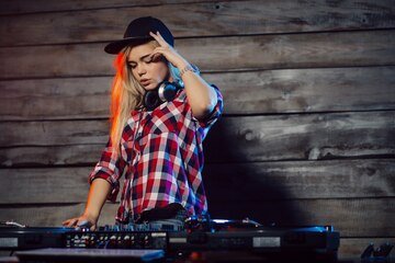 Cute-dj-woman-having-fun-playing-music-club-party 158595-217