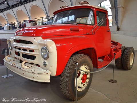 799px-Red ZIL-130