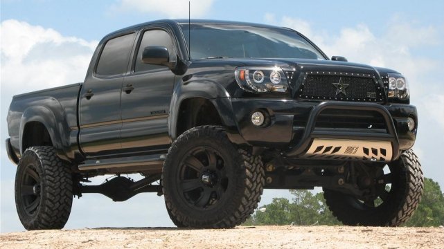 Toyota Tacoma Custom 10056