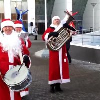 Прикольный Новогодний ролик - Смех у ёлочки