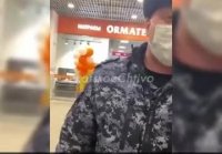 В Екатеринбурге росгвардеец заковал посетительницу ТЦ в наруч