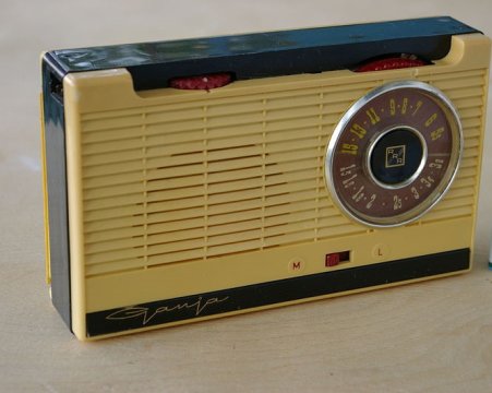 800px-Gauja portable radio 1961