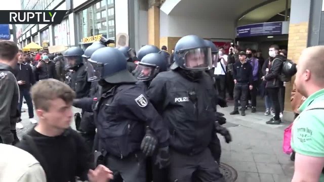 Arrests & clashes at Berlin's 'Silent Demo&apos