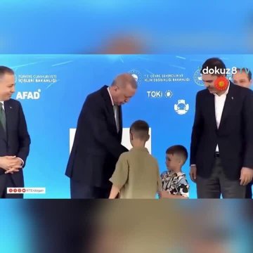 Эрдоган дал пощёчину маленькому мальчику