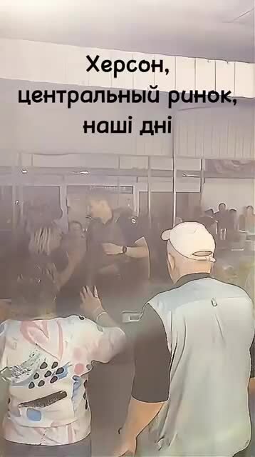 Полицейские и военкомы пытались схватить мужчину на рынке в 