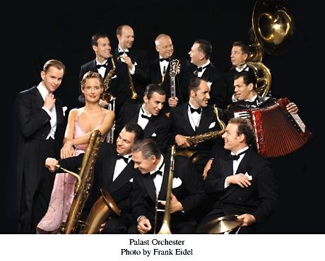 Max Raabe und das Palast Orchester - Around The World La La La La La