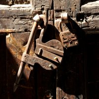 Wood-retrtemple-iron-lock-ancient-history-1066630