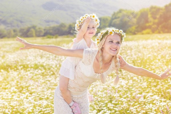 depositphotos 75552071-stock-photo-happy-family-in-field-of