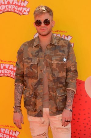 depositphotos 154311850-stock-photo-singer-adam-lambert