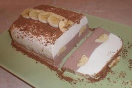 Творожный десерт с бананом.